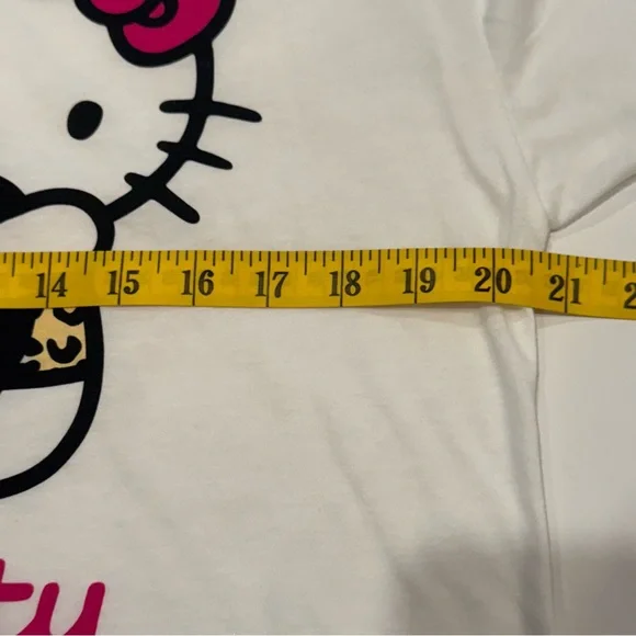 NWT Hello Kitty by Sanrio White Crop T-Shirt Junior's Size Medium - Picture 6 of 7